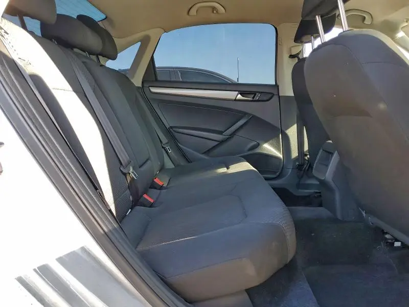 2015 VOLKSWAGEN PASSAT S  