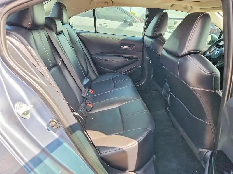 2020 TOYOTA COROLLA XLE  