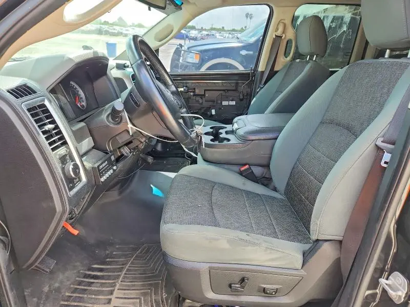 2016 RAM 1500 SLT  