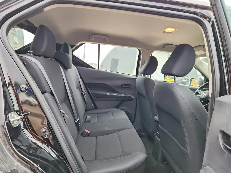 2023 NISSAN KICKS S  