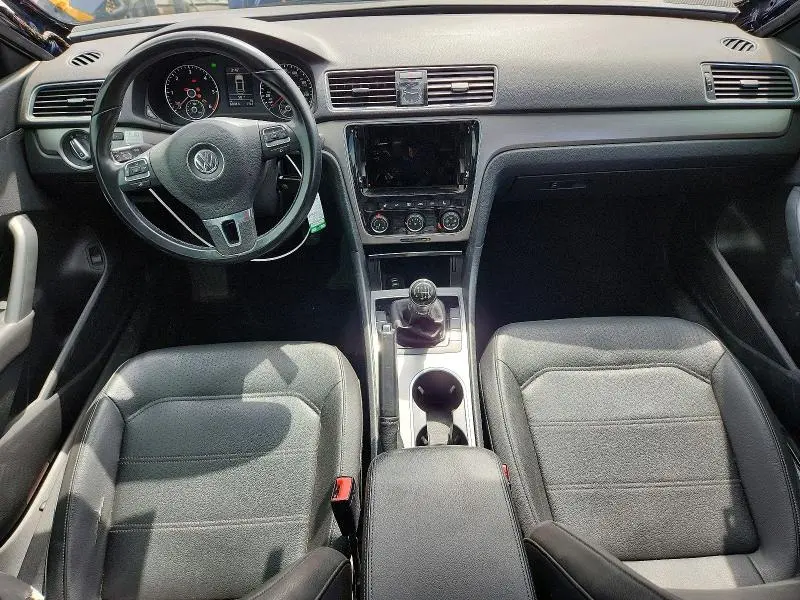 2015 VOLKSWAGEN PASSAT SE  