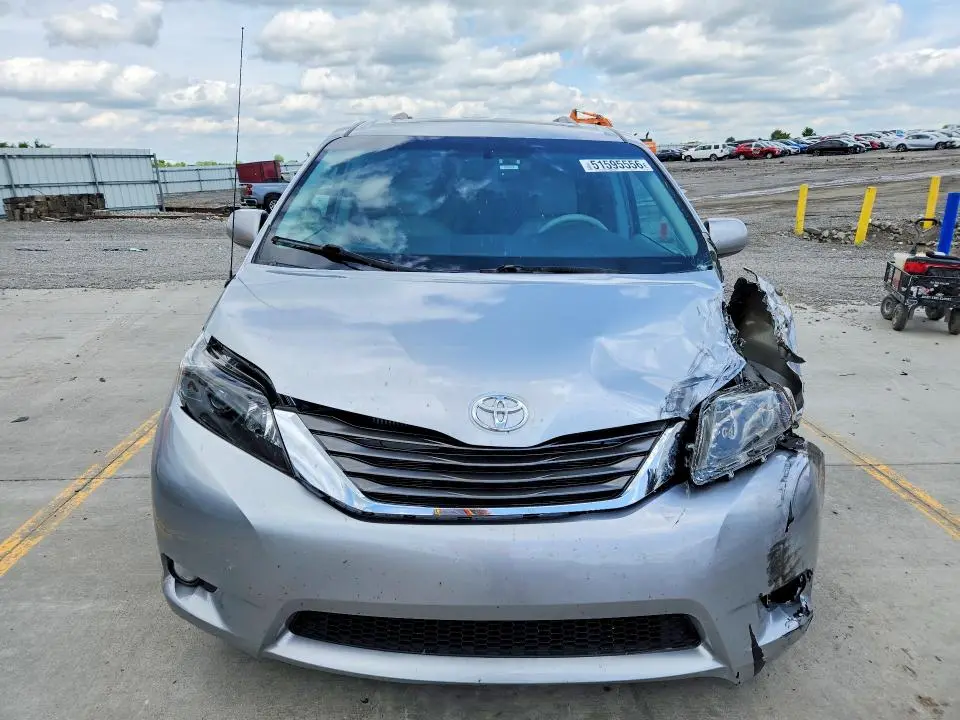2013 TOYOTA SIENNA   