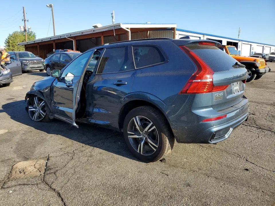 2022 VOLVO XC60 B5 R-DESIGN  