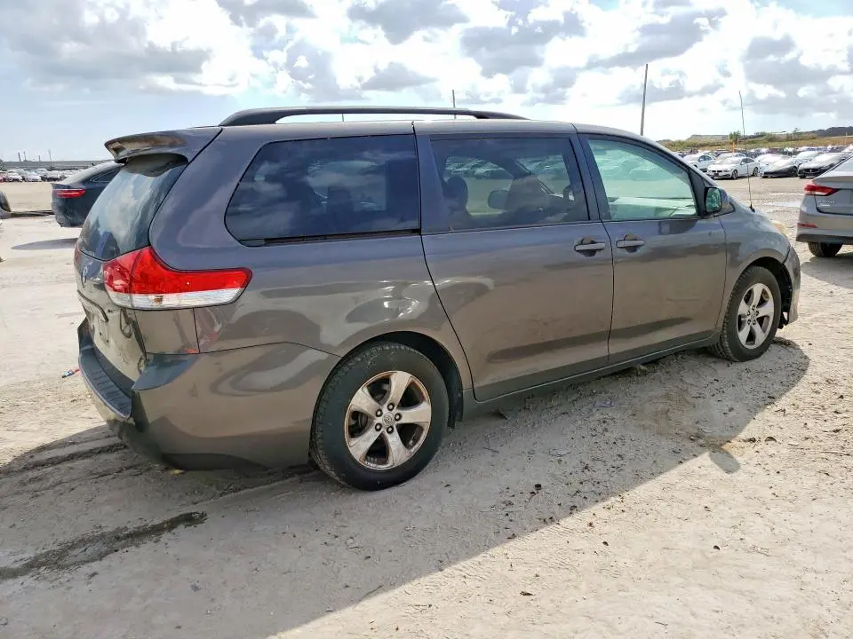 2014 TOYOTA SIENNA LE 8-PASSENGER  