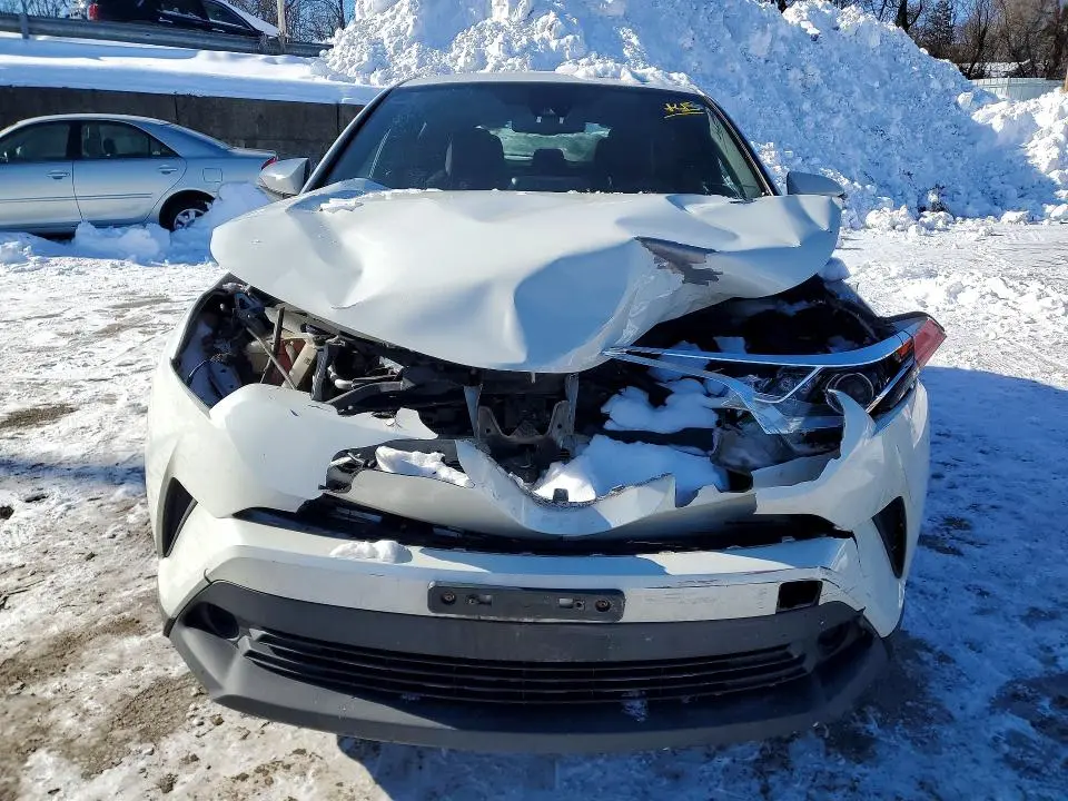 2019 TOYOTA C-HR XLE  