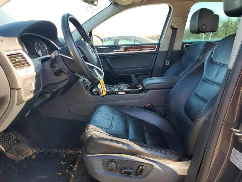 2011 VOLKSWAGEN TOUAREG V6  