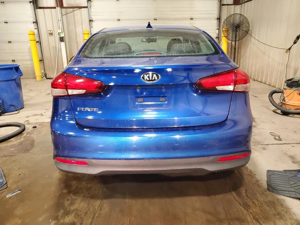 2017 KIA FORTE LX  