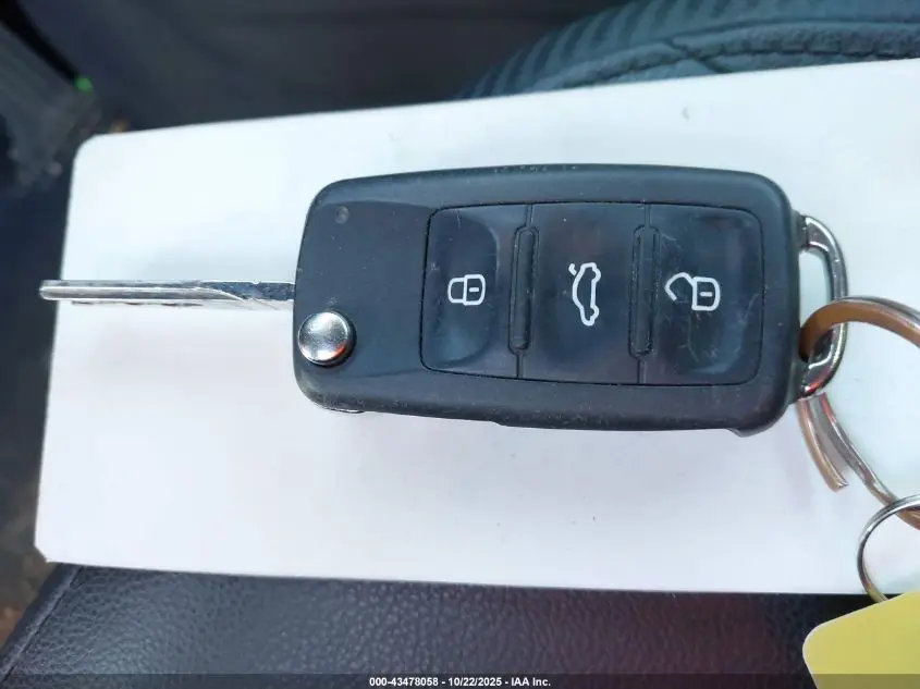 2012 VOLKSWAGEN BEETLE 2.5L