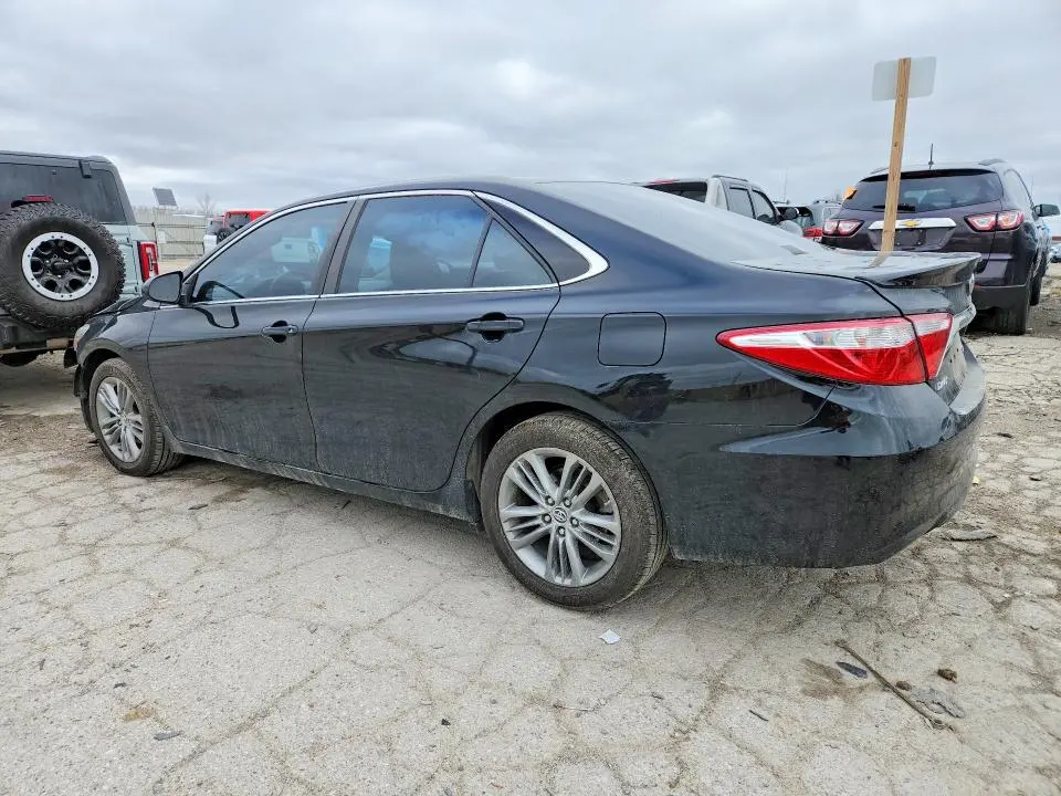 2015 TOYOTA CAMRY SE  