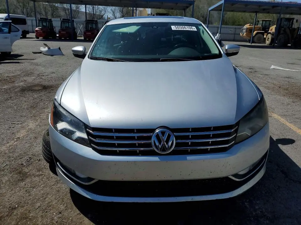 2015 VOLKSWAGEN PASSAT SE  