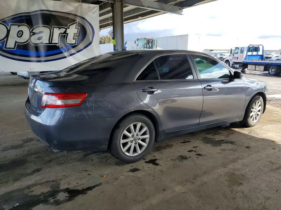 2011 TOYOTA CAMRY XLE  