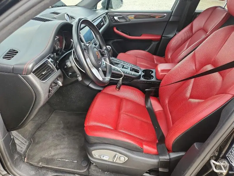 2018 PORSCHE MACAN   