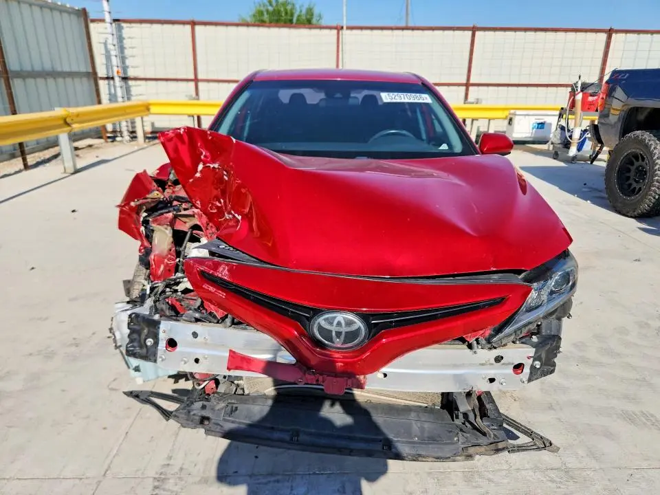 2020 TOYOTA CAMRY SE  
