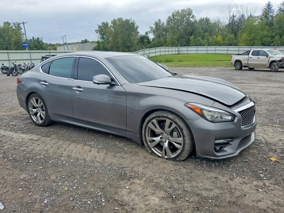 2015 INFINITI Q70 3.7  