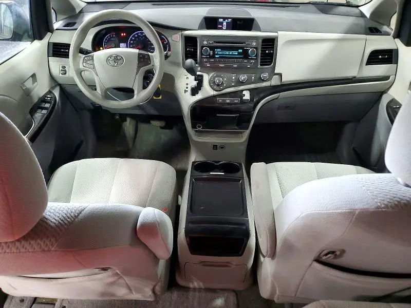 2011 TOYOTA SIENNA LE  