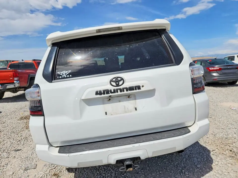 2020 TOYOTA 4RUNNER SR5  