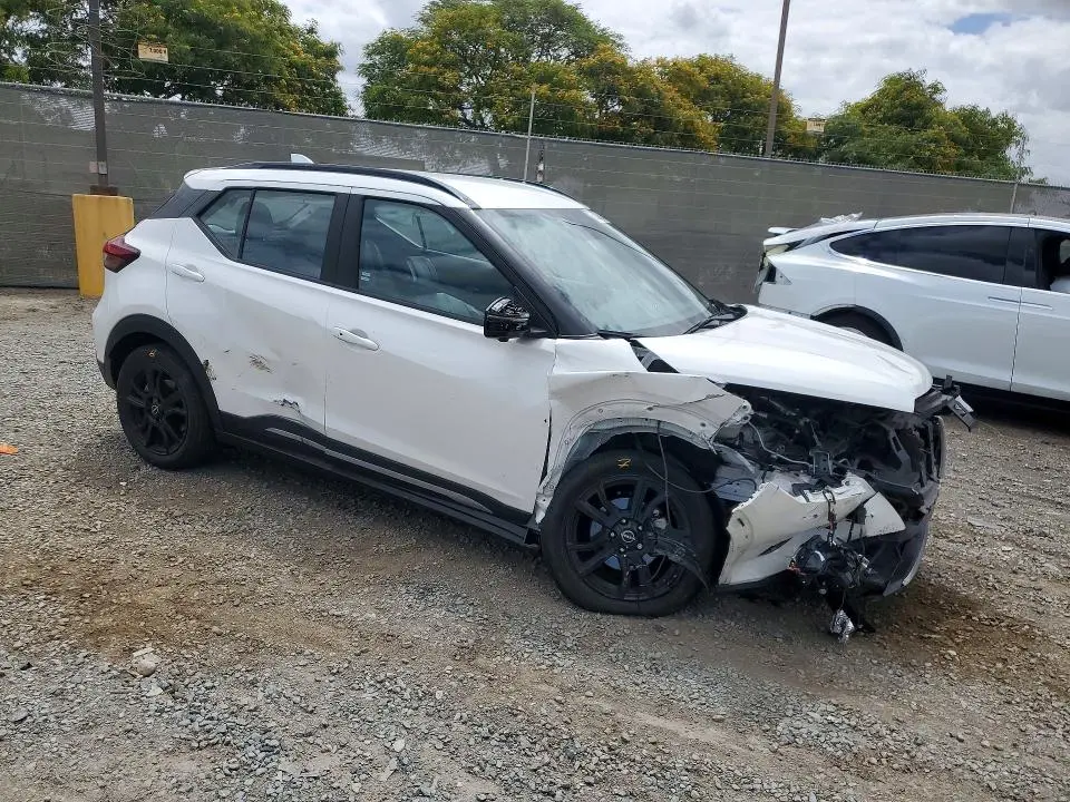 2024 NISSAN KICKS SR  