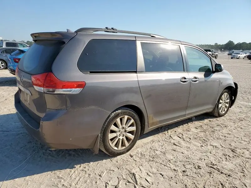 2012 TOYOTA SIENNA XLE  