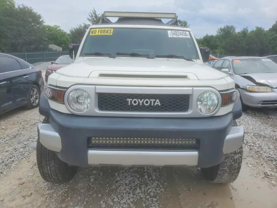 2011 TOYOTA FJ CRUISER BASE  