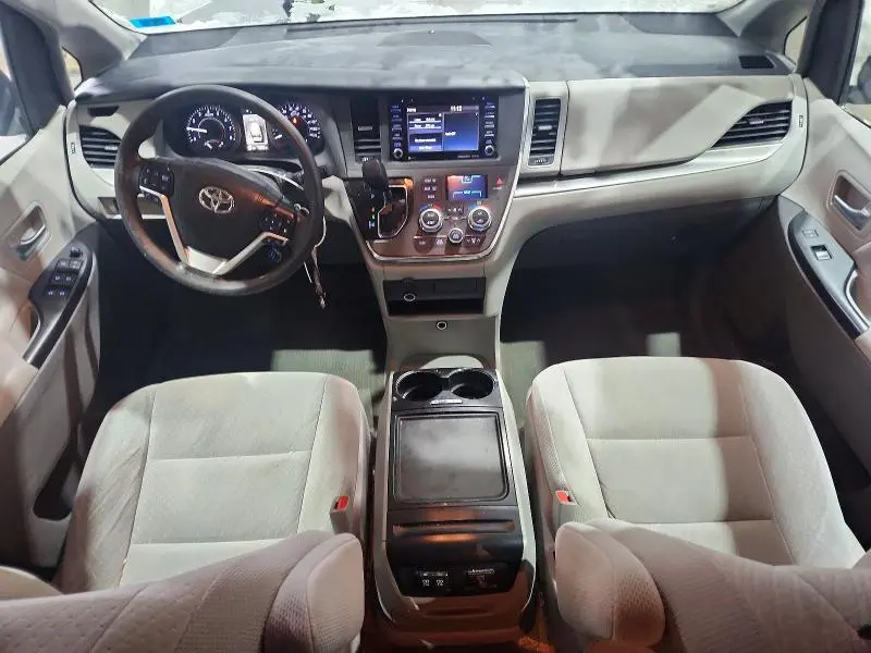 2018 TOYOTA SIENNA LE  
