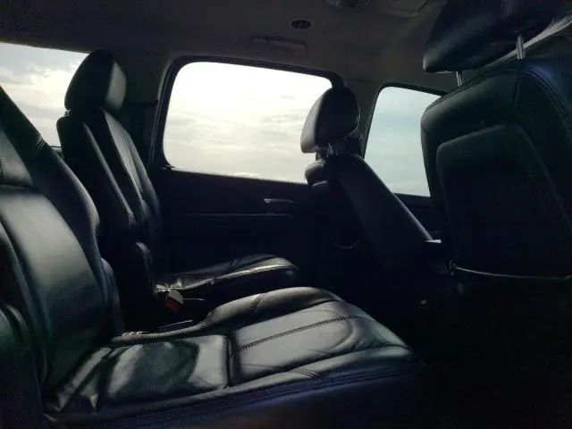 2011 CHEVROLET SUBURBAN K1500 LT  