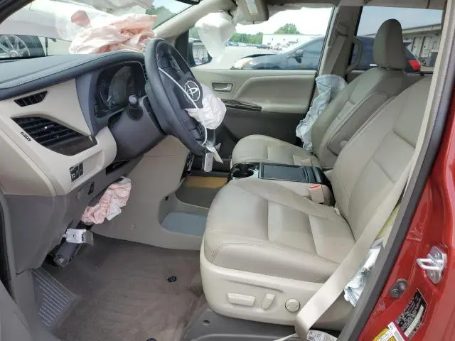 2019 TOYOTA SIENNA XLE  