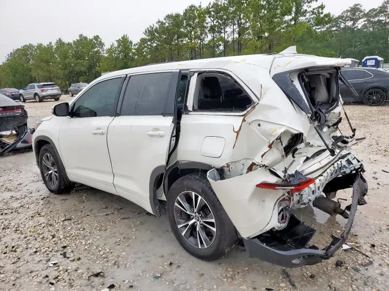2018 TOYOTA HIGHLANDER LE  