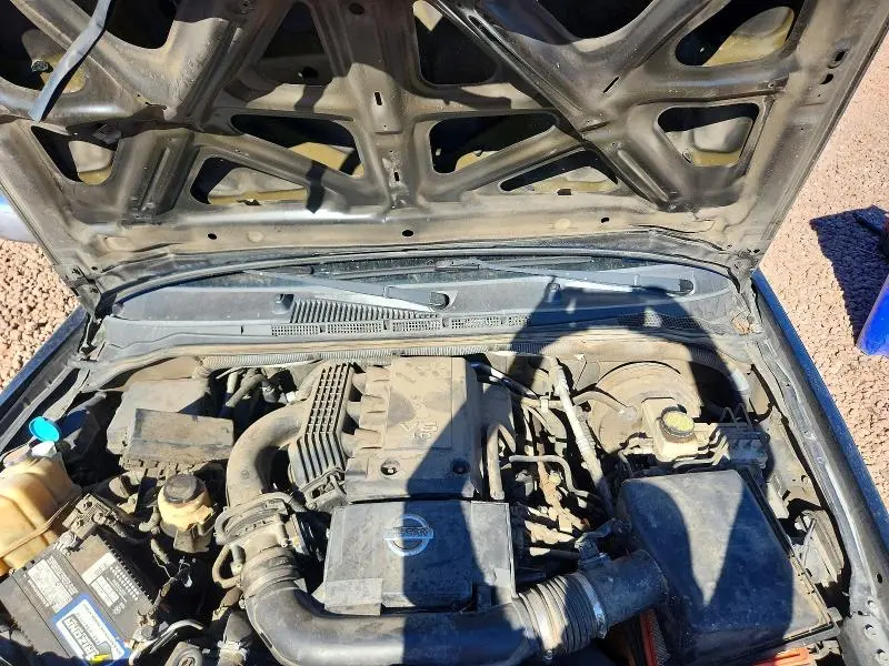 2010 NISSAN FRONTIER CREW CAB SE  