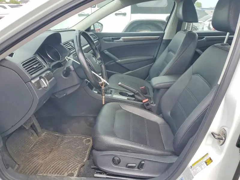 2016 VOLKSWAGEN PASSAT SE  