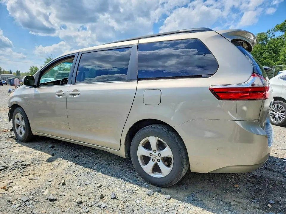 2017 TOYOTA SIENNA LE  