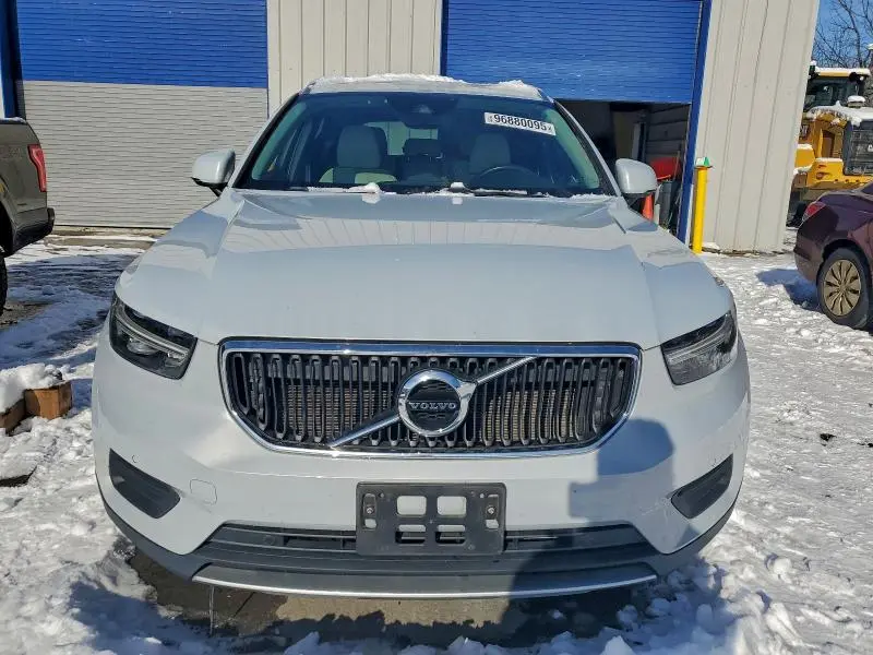 2020 VOLVO XC40 T5 MOMENTUM  