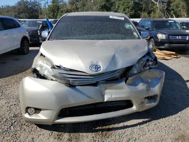 2015 TOYOTA SIENNA LE  