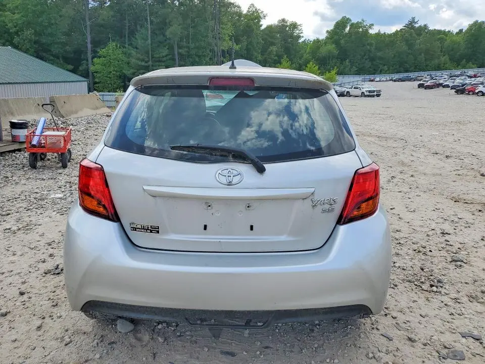 2015 TOYOTA YARIS 5-DOOR SE  
