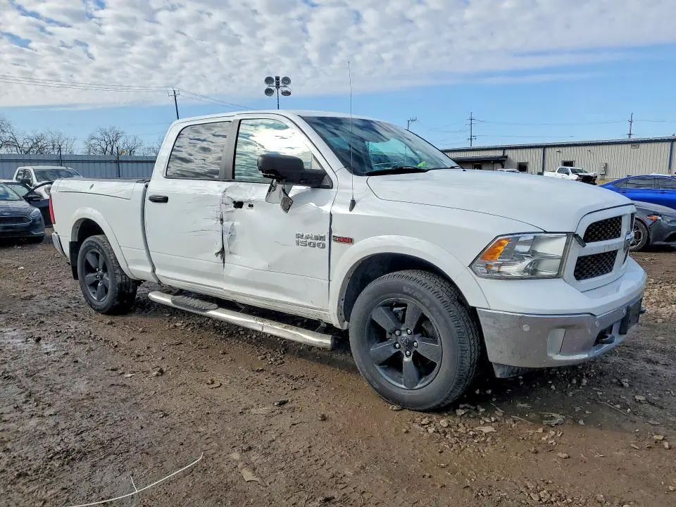 2016 RAM 1500 SLT  