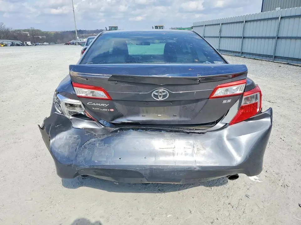 2014 TOYOTA CAMRY SE  