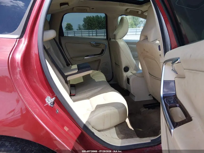2015 VOLVO XC60 T5 PLATINUM