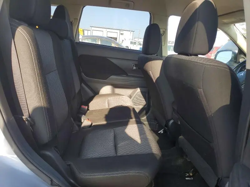 2015 MITSUBISHI OUTLANDER ES  