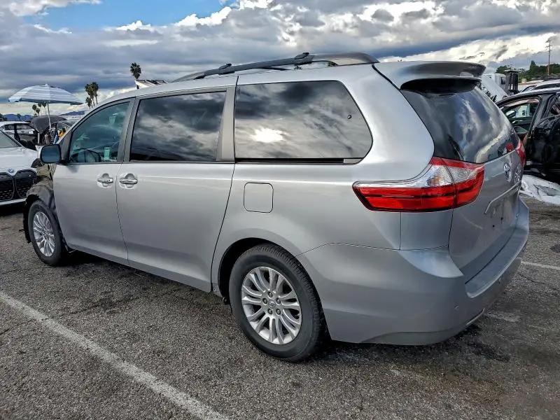 2015 TOYOTA SIENNA XLE  