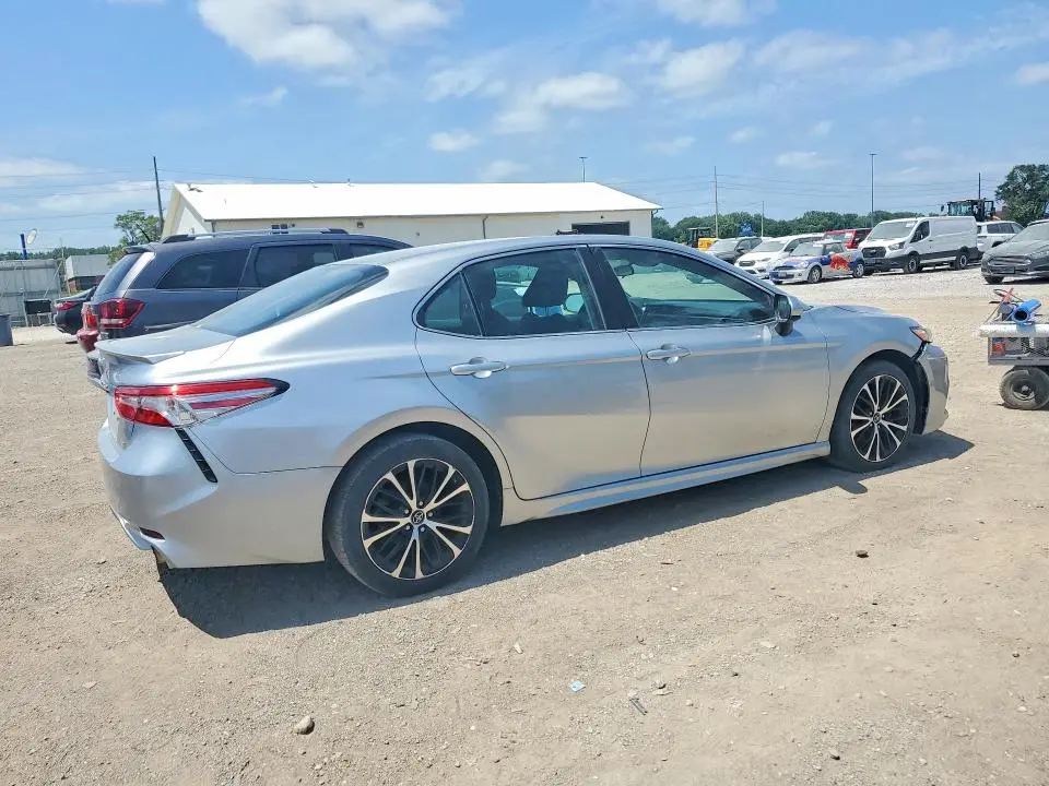 2018 TOYOTA CAMRY SE  