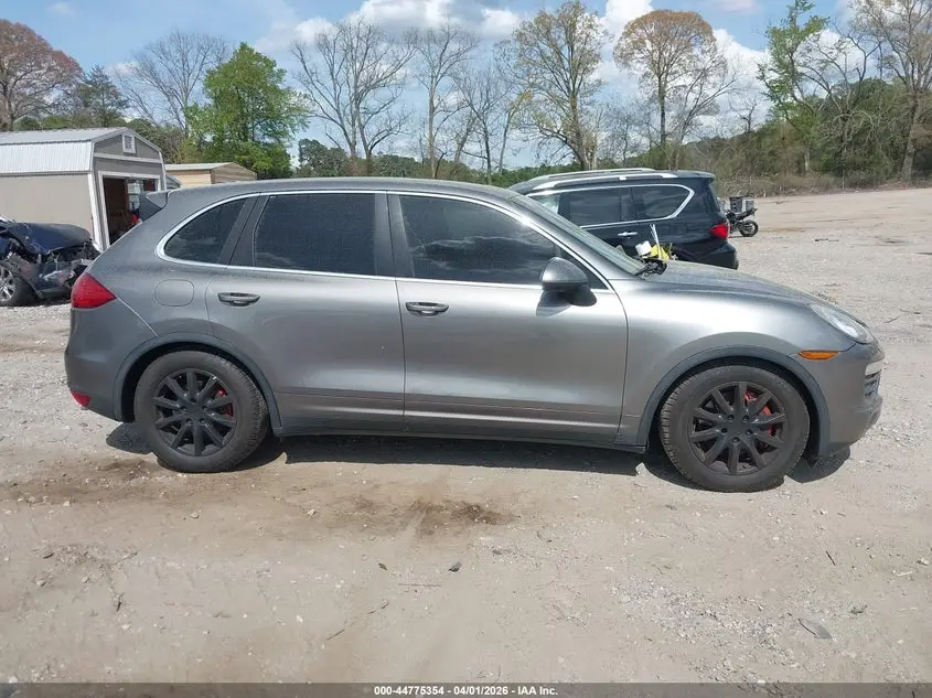 2013 PORSCHE CAYENNE  
