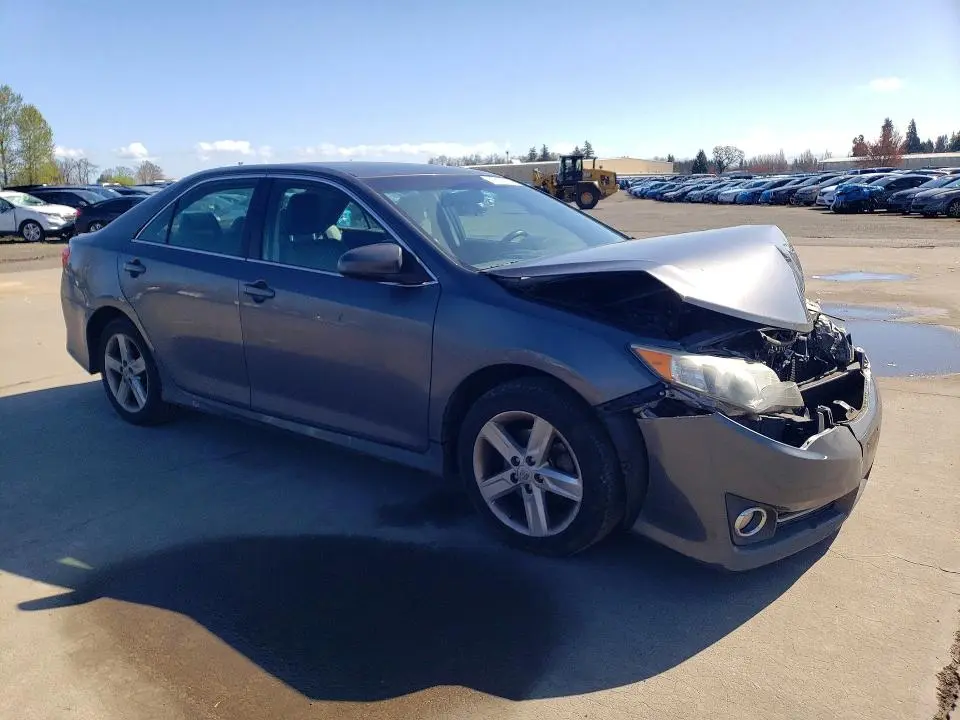 2014 TOYOTA CAMRY SE  