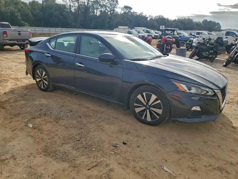 2022 NISSAN ALTIMA SV  