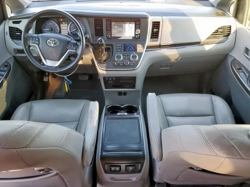2018 TOYOTA SIENNA XLE  