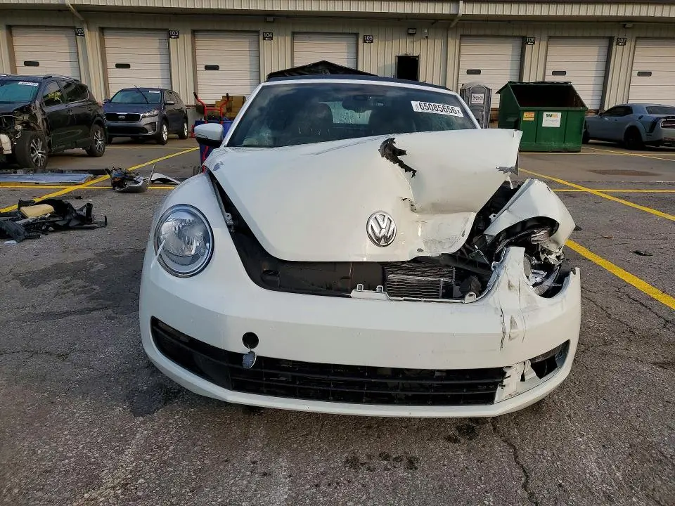 2016 VOLKSWAGEN BEETLE S/SE  
