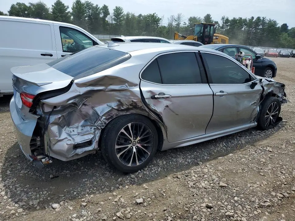 2019 TOYOTA CAMRY SE  