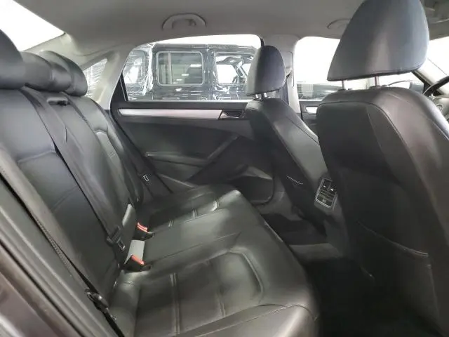 2013 VOLKSWAGEN PASSAT SE  