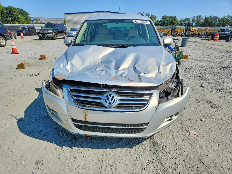 2011 VOLKSWAGEN TIGUAN S  
