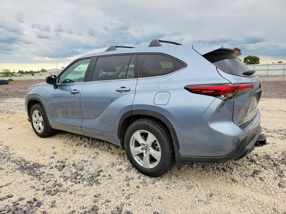 2021 TOYOTA HIGHLANDER LE  