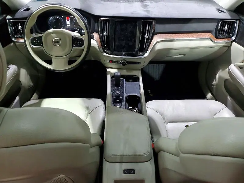 2022 VOLVO S60 B5 MOMENTUM  