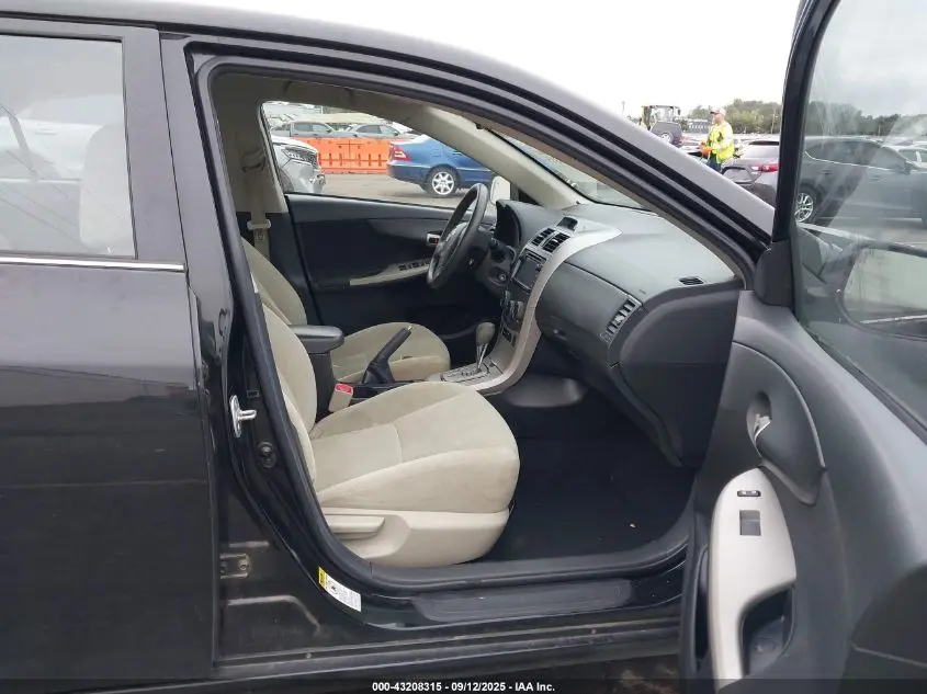 2013 TOYOTA COROLLA LE